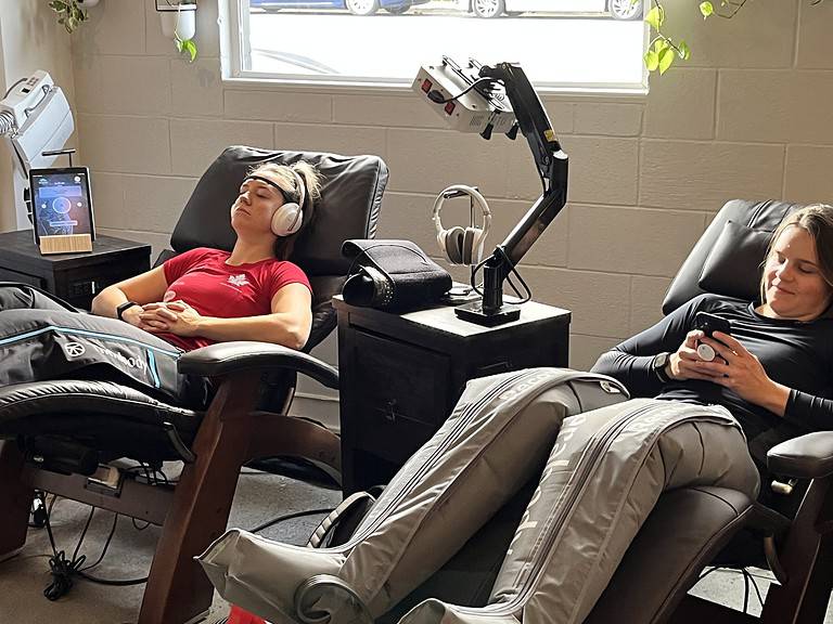 athletes use pneumatic compression boots for recovery
